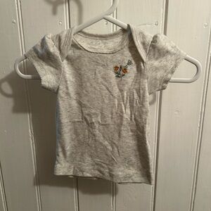 Carter's 0/3m grey short sleeve T-shirt with yellow embroidered floral